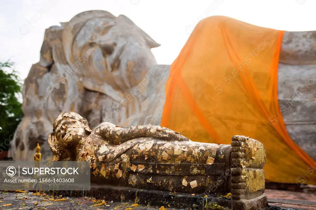 The large reclining Buddha at Wat Lokkayasutha in Ayutthya, named Phra Budhasaiyart, is made of brick and covered with plaster, and is approximately 2...
