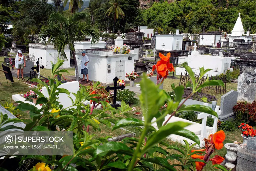Cemetery of Saint Paul, the ancient capital of Meeting, and it still gives off a certain colonial, plus a tropical character is felt in its historic b...