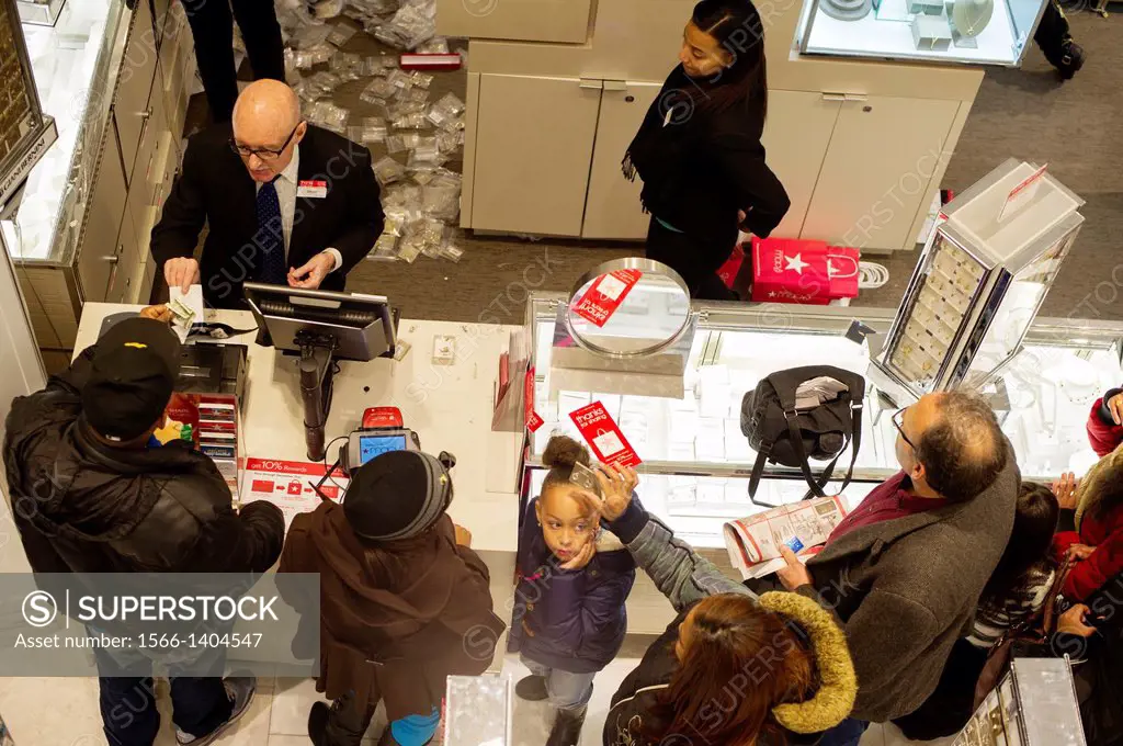 Shoppers in the Macy´s Herald Square flagship store in New York looking for bargains on Black Friday Many retailers, including Macy´s, opened their do...