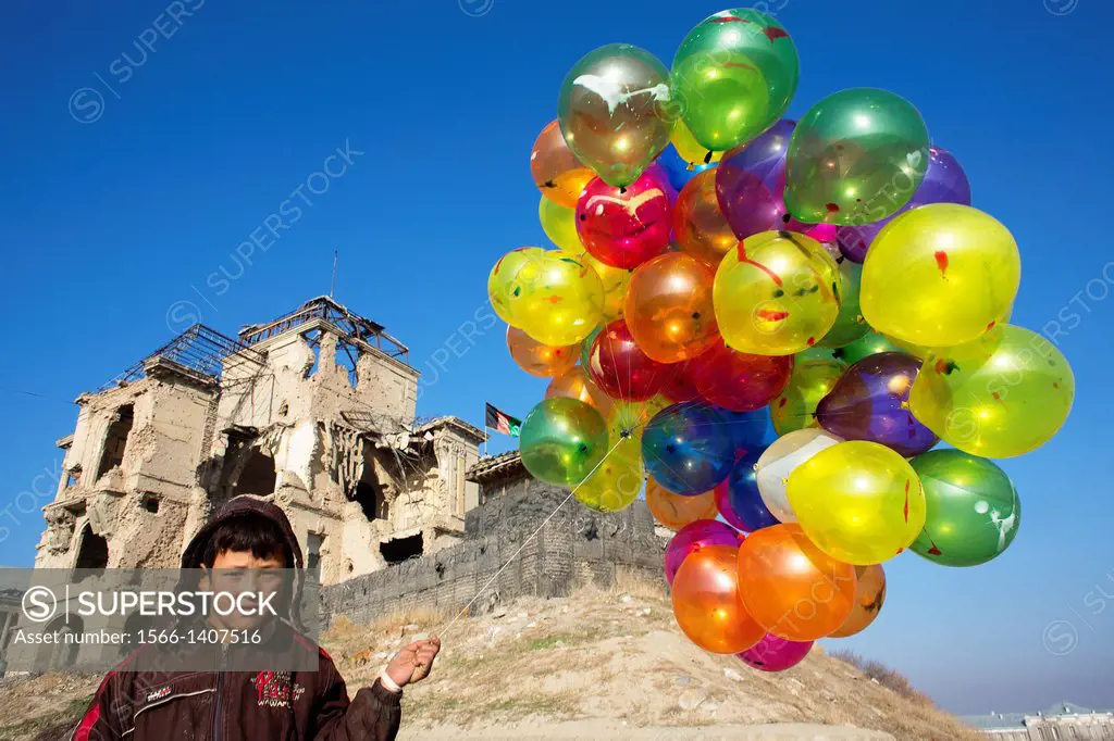 balloon seller in kabul.