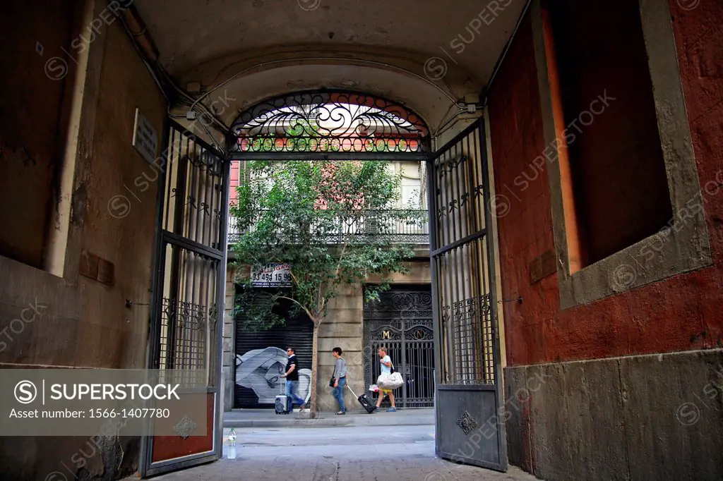 Iron gate, passage of Sant Francesc Dormitori, Barcelona, Catalonia, Spain