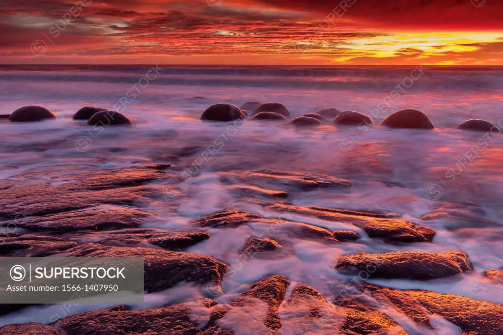 Moeraki boulders sunrise, incoming tide, Moeraki, Otago.
