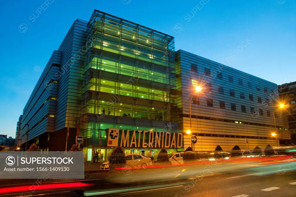 Gregorio Marañon Maternity Hospital by Rafael Moneo, night view. O´Donnell street, Madrid, Spain.