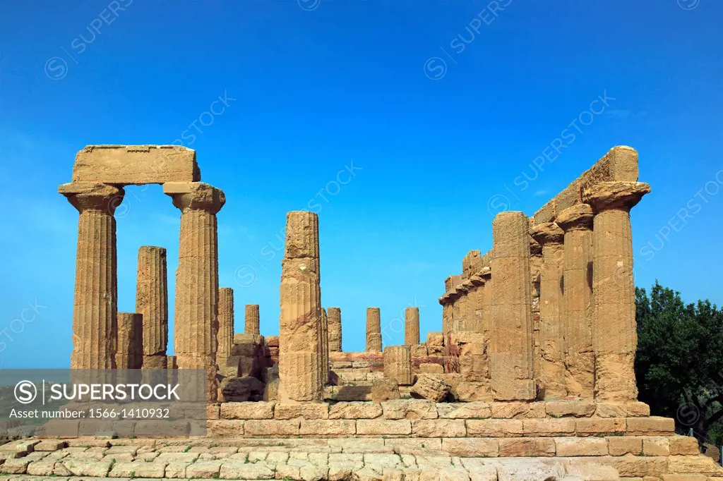 Temple of Juno Lacinia (450 BC), Valley of the Temples, Agrigento, Sicily, Italy.