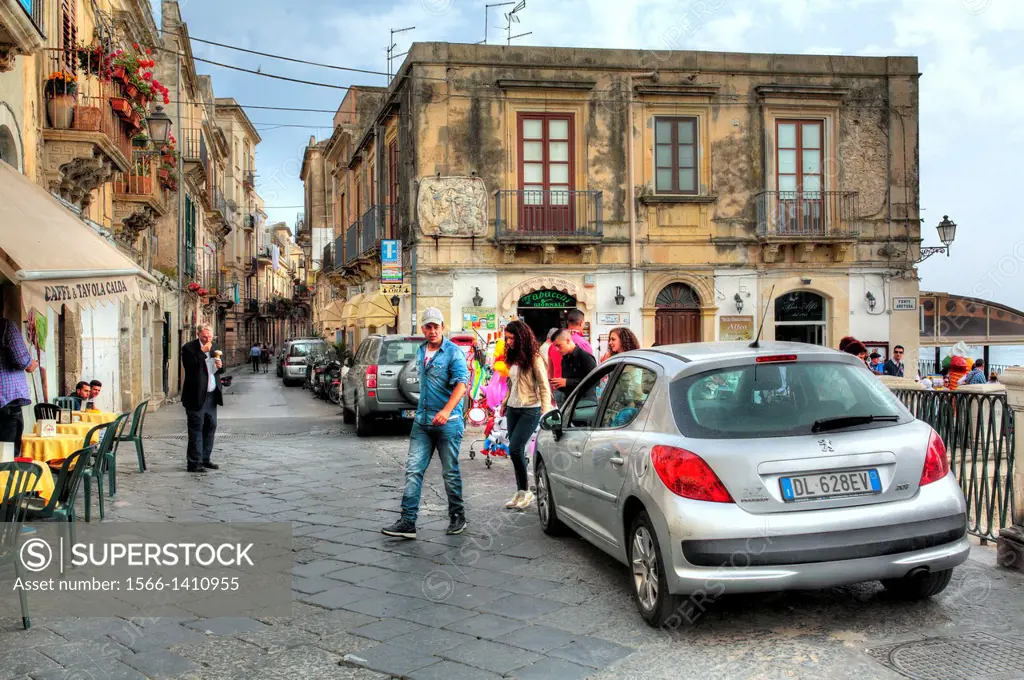 Street in old town, Ortygia, Syracuse, Sicily, Italy.