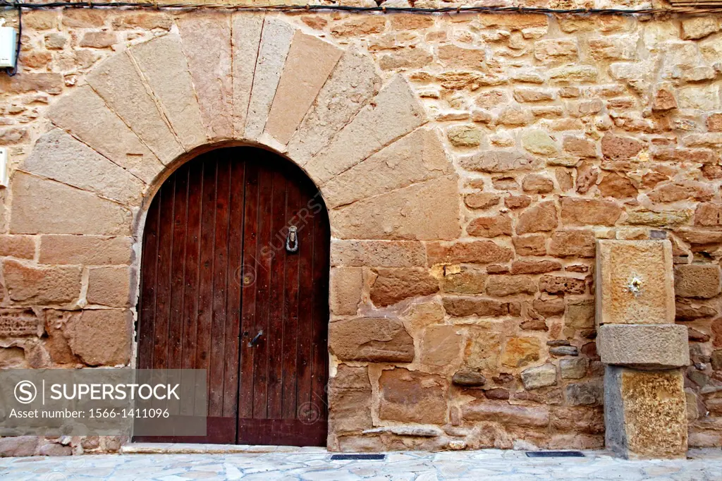 Farmhouse gate, source, l´Aranyó, La Segarra, Catalonia, Spain