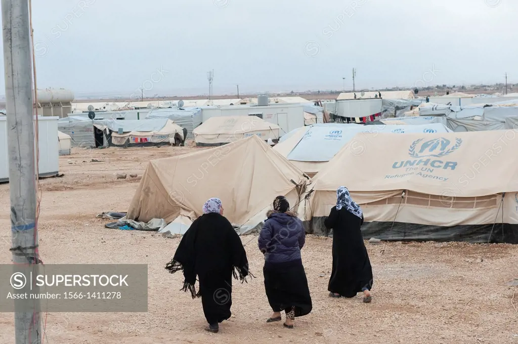 Al Za´atari, Al Mafraq region, Jordan, Middle-East. Every single day new people and families arrive in the UNHCR refugee camp Al Za´atari. The camp´s ...
