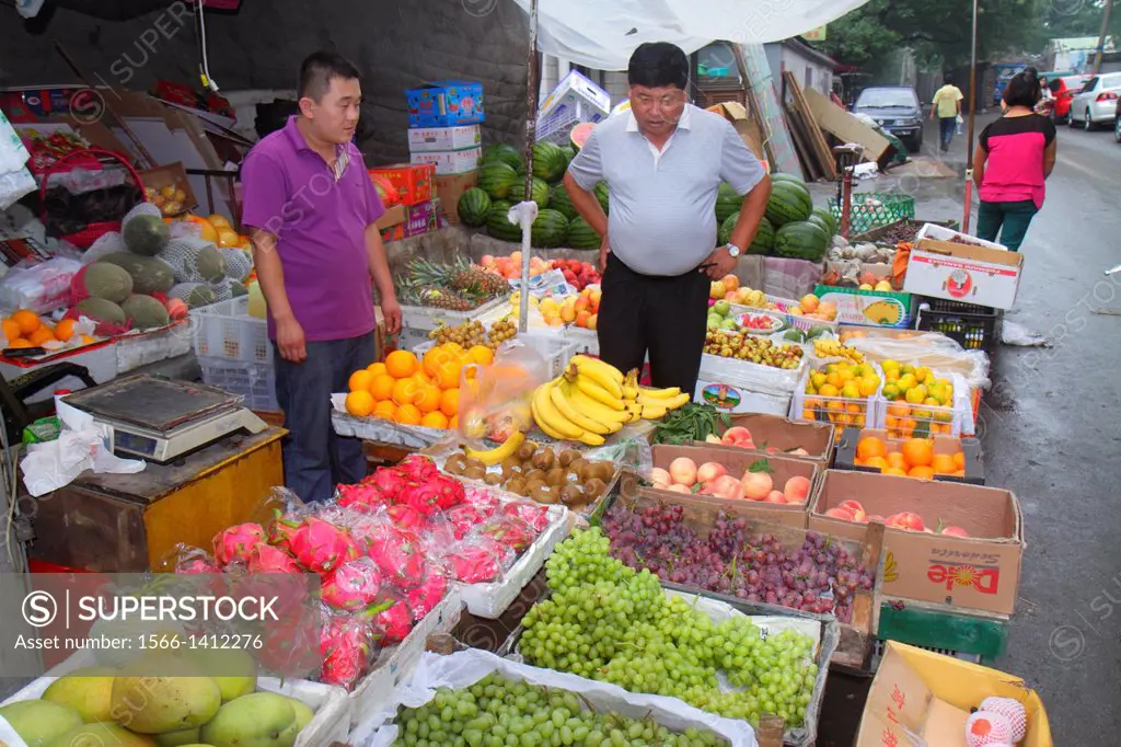 China, Beijing, Xicheng, Asian, man, produce vendor, customer, fruit, grapes, bananas, street,.