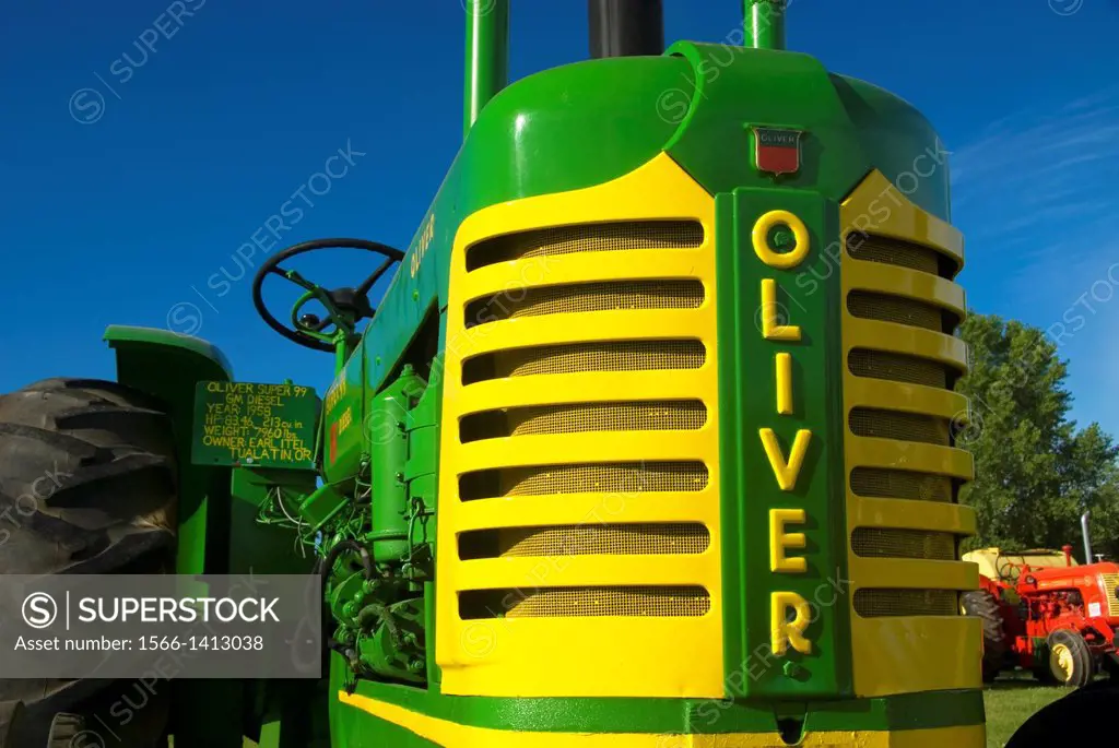1958 Oliver Super 99 tractor, Great Oregon Steam-Up, Antique Powerland, Brooks, Oregon.