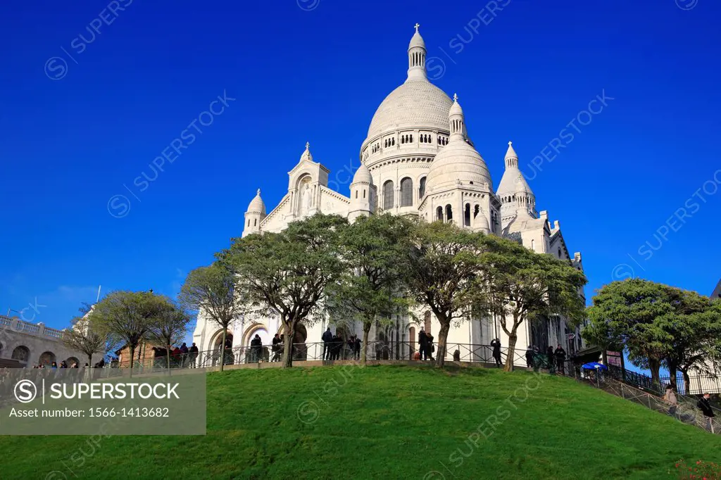 Sacre-Coeur cathedral (1876-1919), Montmartre, Paris, France.
