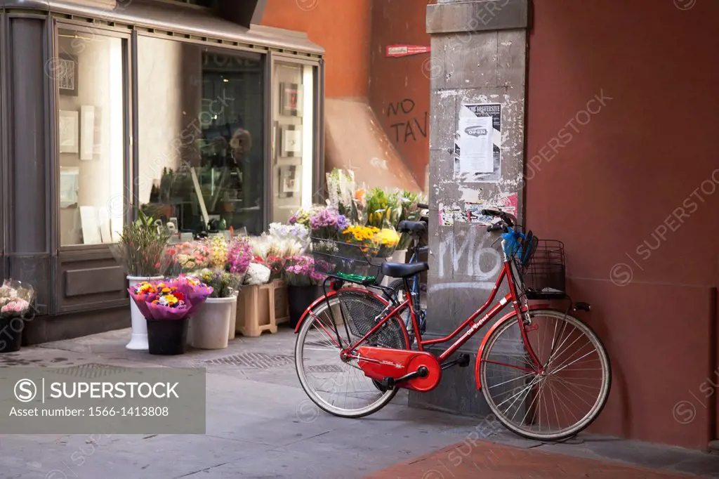 Bicycle in Borgo Stretto Street, Pisa, Italy.