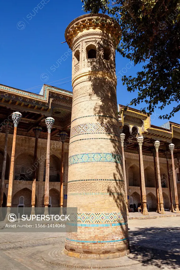 Minaret at the Bolo Hauz Mosque, also known as Bolo Khauz Mosque, Bukhara, Uzbekistan.