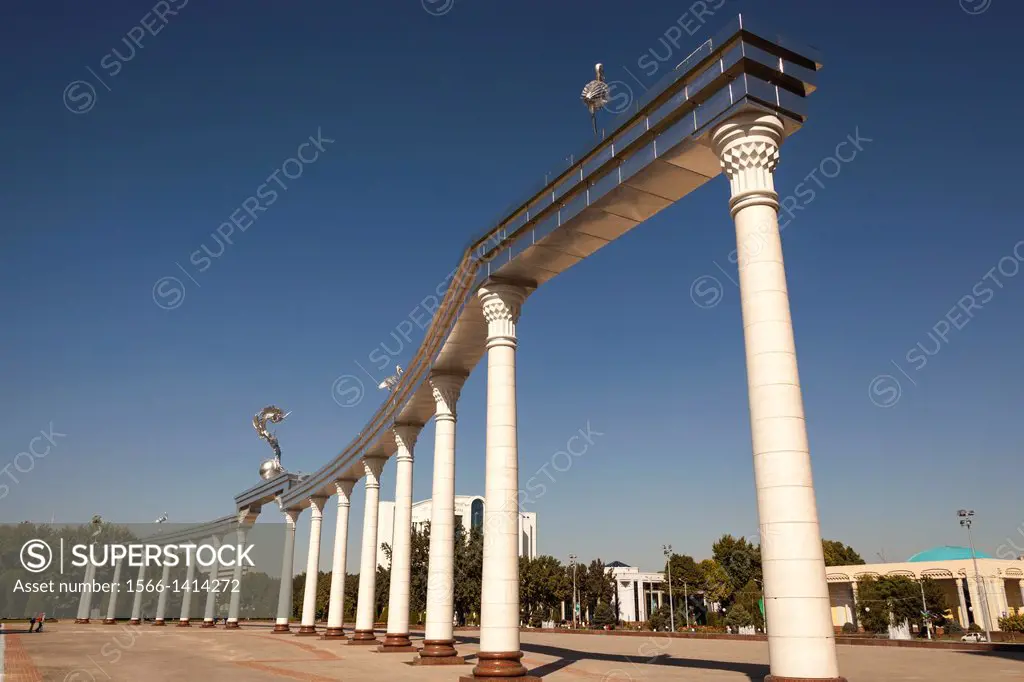 Ezgulik Independence Arch, Independence Square, Mustakillik Maydoni, Tashkent, Uzbekistan.