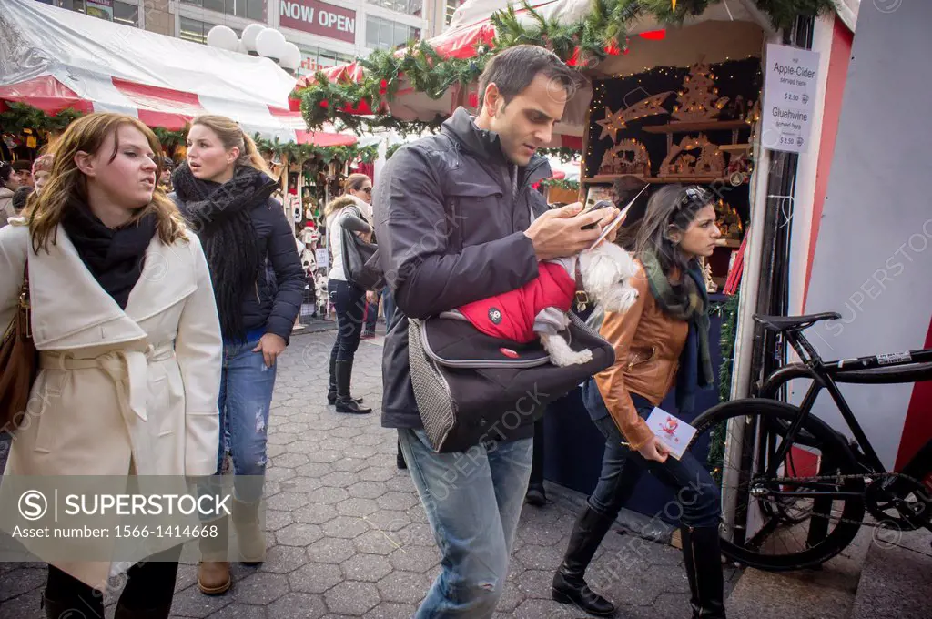 Shoppers browse the Union Square Holiday Market in New York. Over 100 merchants man the festive booths of the market, in it´s 20th year, selling uniqu...