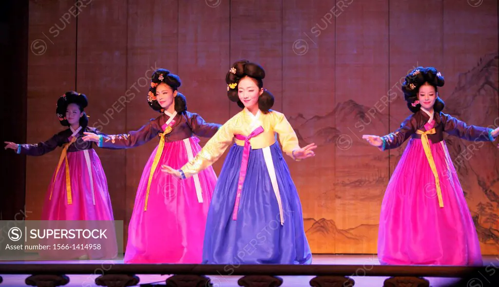 South Korea, Seoul, Korea House, Jinju Gyobang Gutgeori dance,.