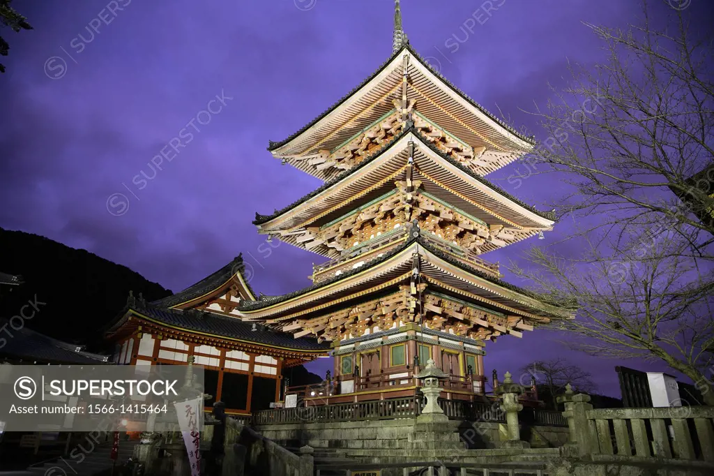 Japan, Kansai, Kyoto, Kiyomizu dera buddhist temple, pagoda.