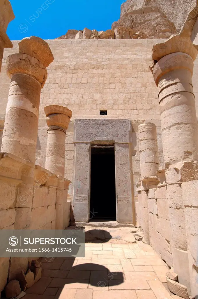 Entrance to the sanctuary, Hatshepsut´s temple, the focal point of the complex, Luxor (Thebes), Egypt, Africa.