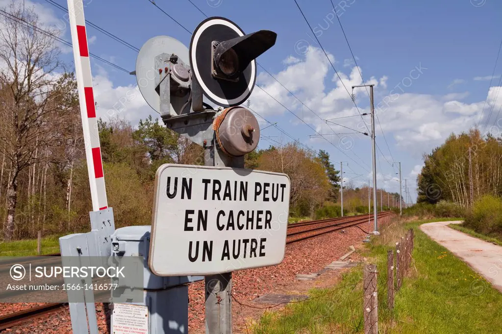 A level crossing in the french countryside.
