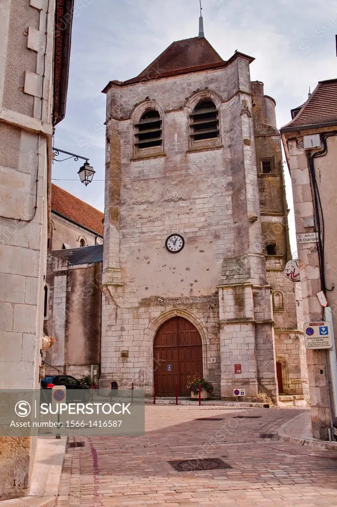 The Beffroi de Sancerre is an ancient belfry dating from 1409.