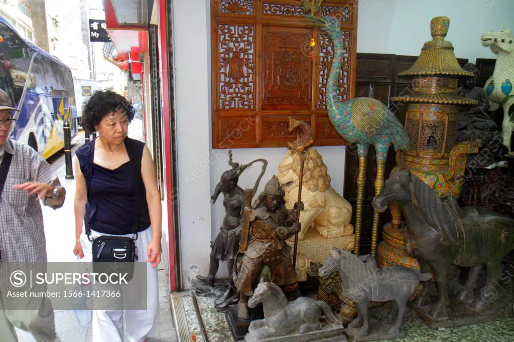 China, Hong Kong, Island, Sheung Wan, Mid Levels, Hollywood Road, antique shop, shopping, sculpture, statues, statuettes, display, sale, screen, lion,...