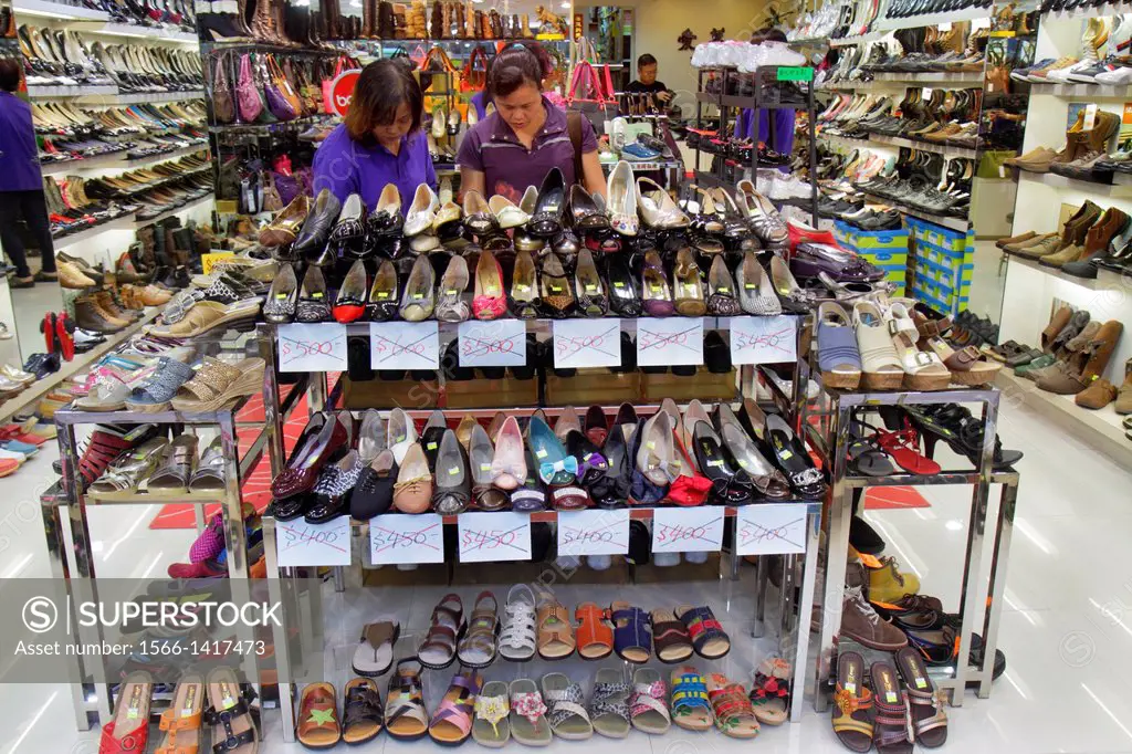 China, Hong Kong, Kowloon, Prince Edward, Prince Edward Road, shoe store, inside, sale, display, discounted, women´s, shopping,.