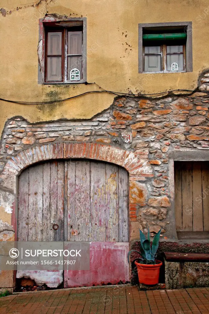 Traditional housing, Espluga de Francolí, Catalonia, Spain