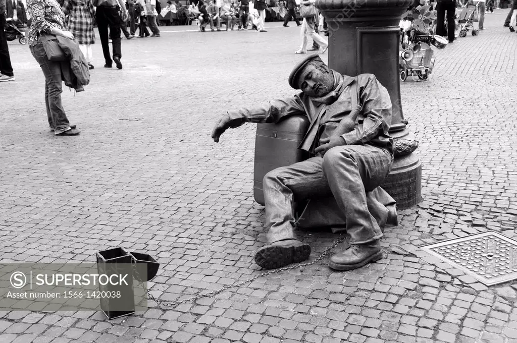 Actor plays the sleeping man / Piazza Navona in Rome