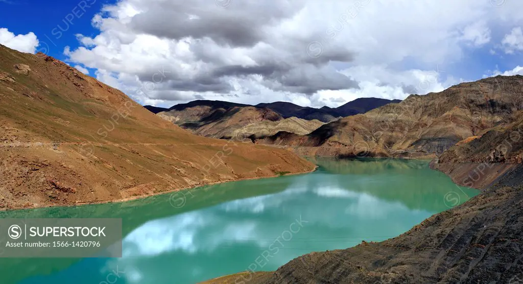 Simi La lake, Shigatse Prefecture, Tibet, China.