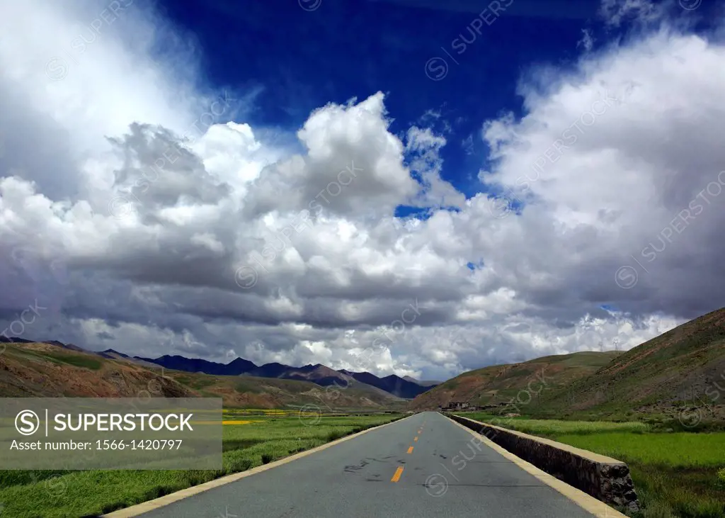 Road from Gyangtse to Tsangpo valley, Shigatse Prefecture, Tibet, China.