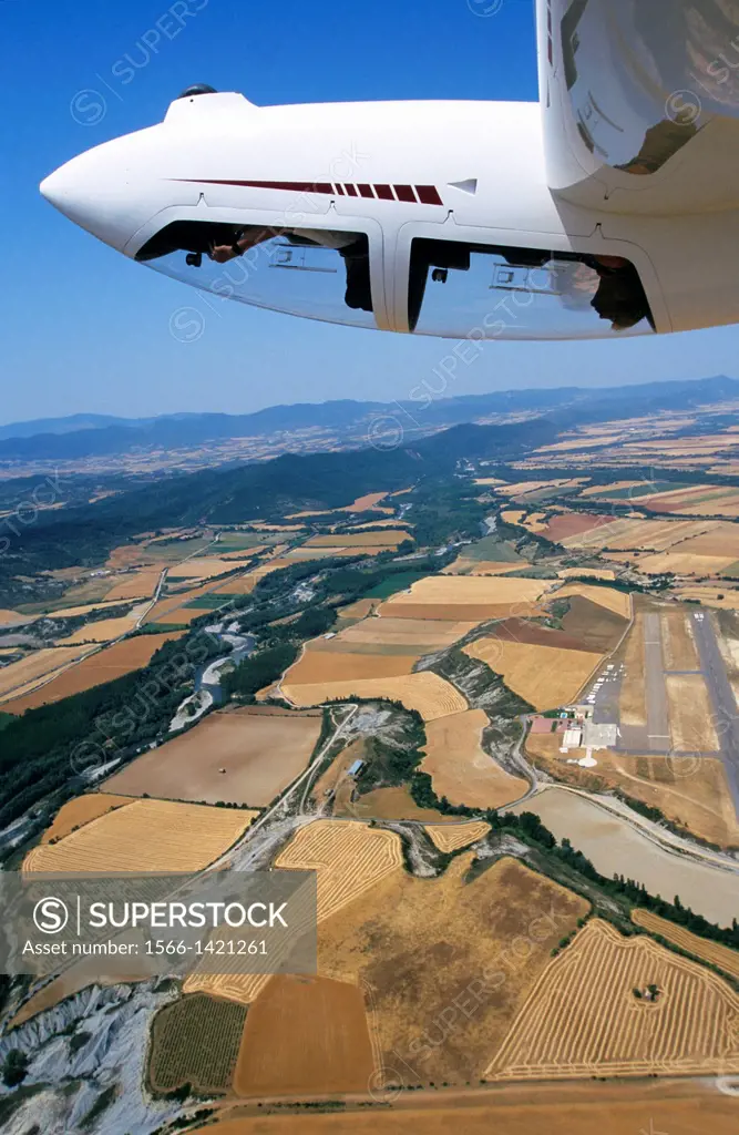 Glider plane Twin Astir in aerobatic flight near Santa Cilia de Jaca, Aragon, Spain.