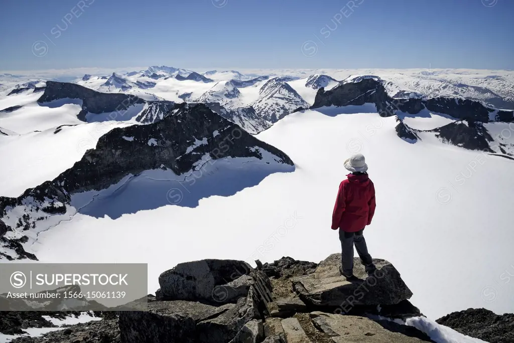 Norway, Oppland, Vaga, Jotunheimen National Park, trekker at the summit of Galdhopiggen, the tallest mountain in Norway and Scandinavia at 2469m, Mode...