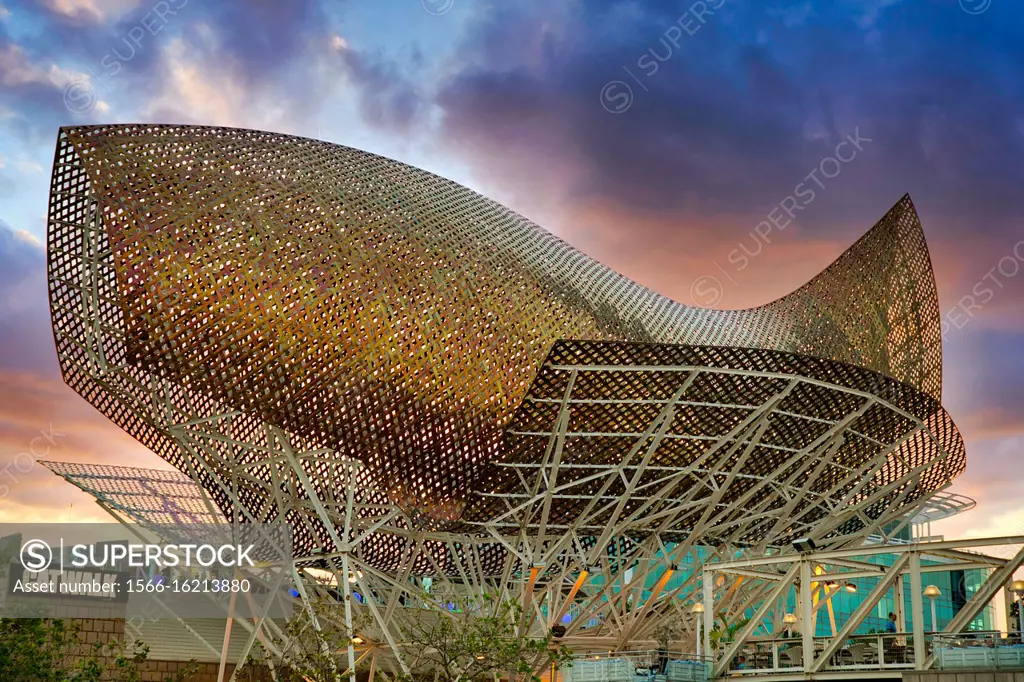 Frank O. Gehrys Golden Fish Sculpture, Port Olimpic, Barcelona, Catalunya, Spain, Europe