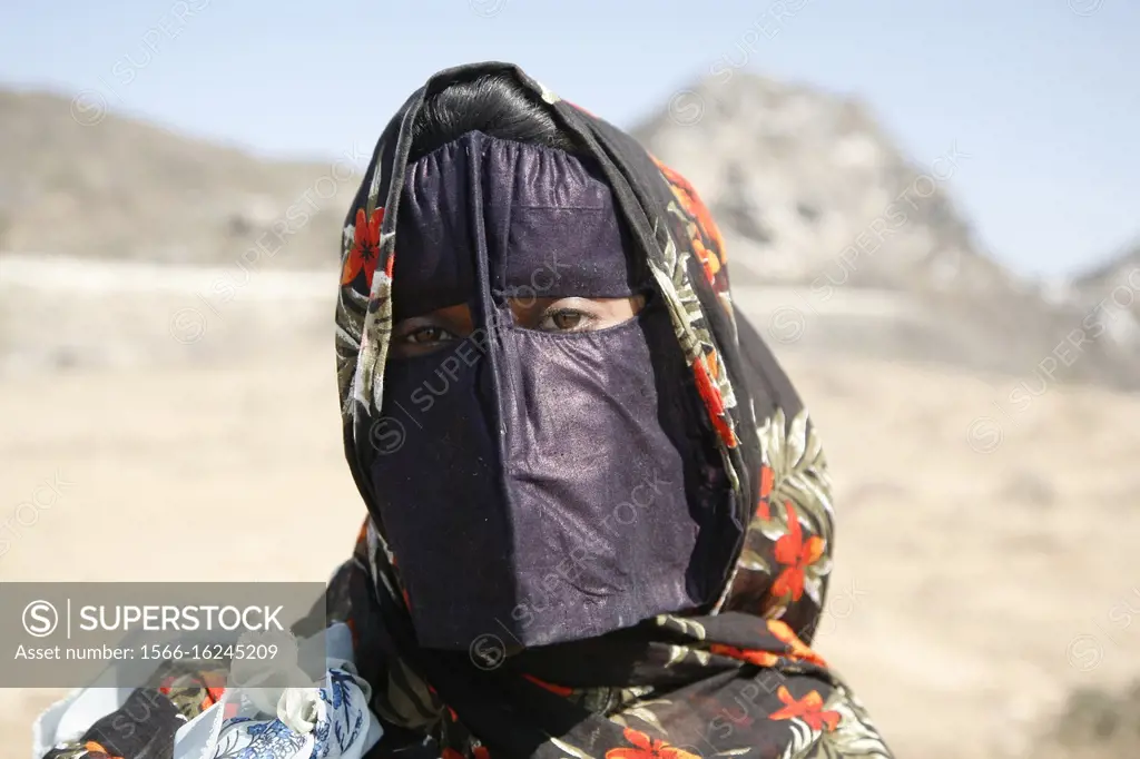 Veiled woman in Oman. Photo: André Maslennikov
