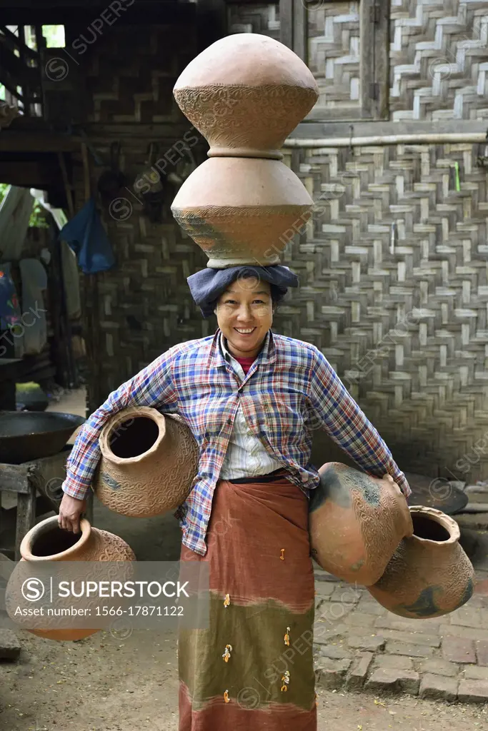 Myanmar, Mingun surroundings, Shwebo pottery village, Potter at work.