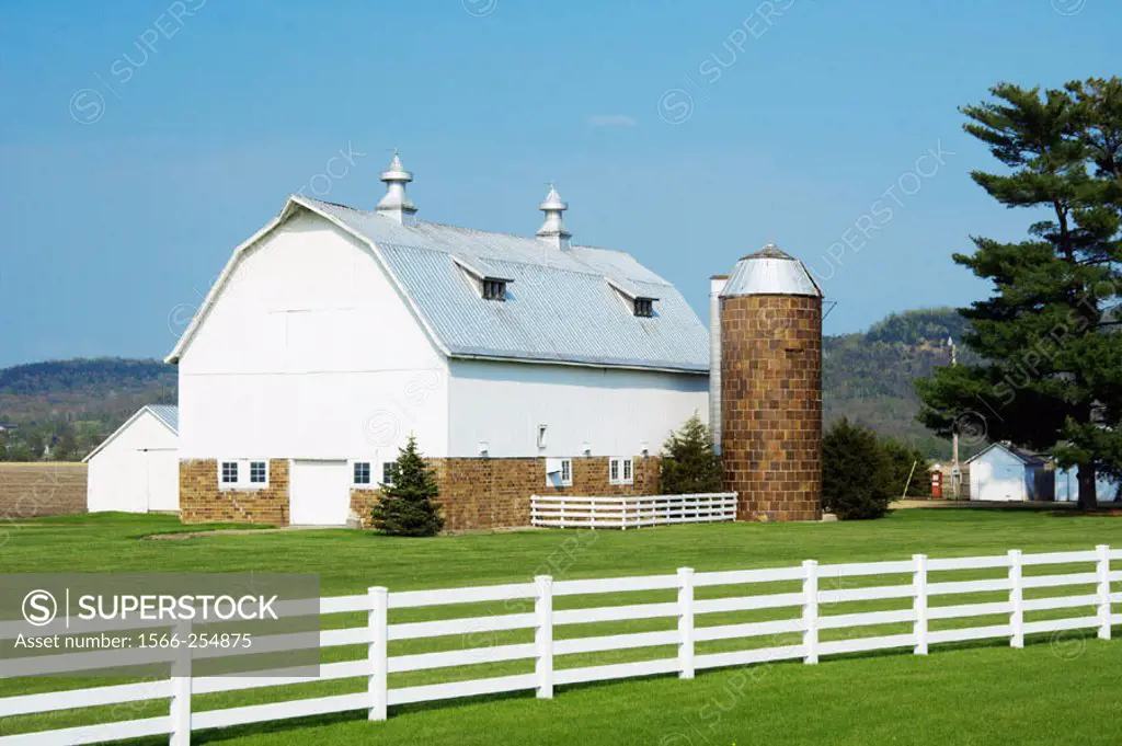 A dairy farm barn near Lansboro, Minnesota, USA.