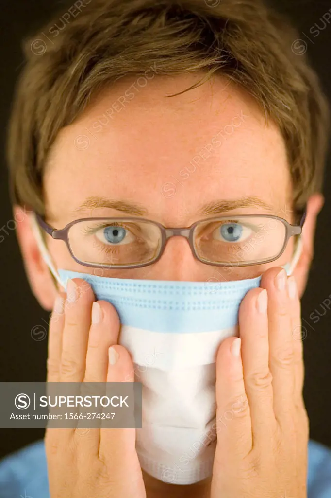 Close-up of a female surgeon wearing a surgical mask
