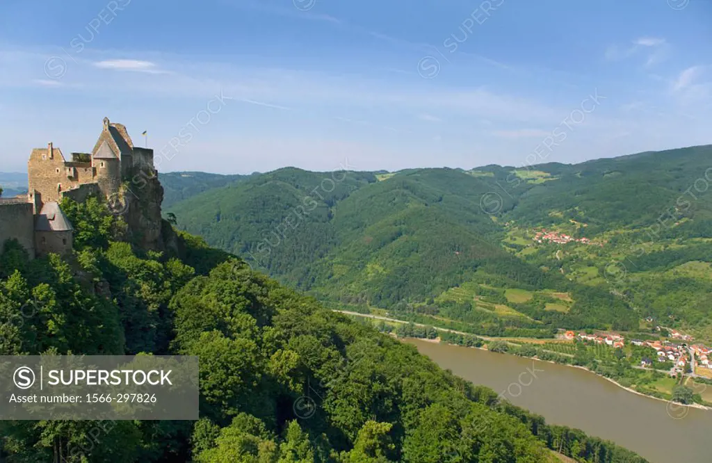 Lower Austria, Wachau, Schloss Aggstein with river Danube