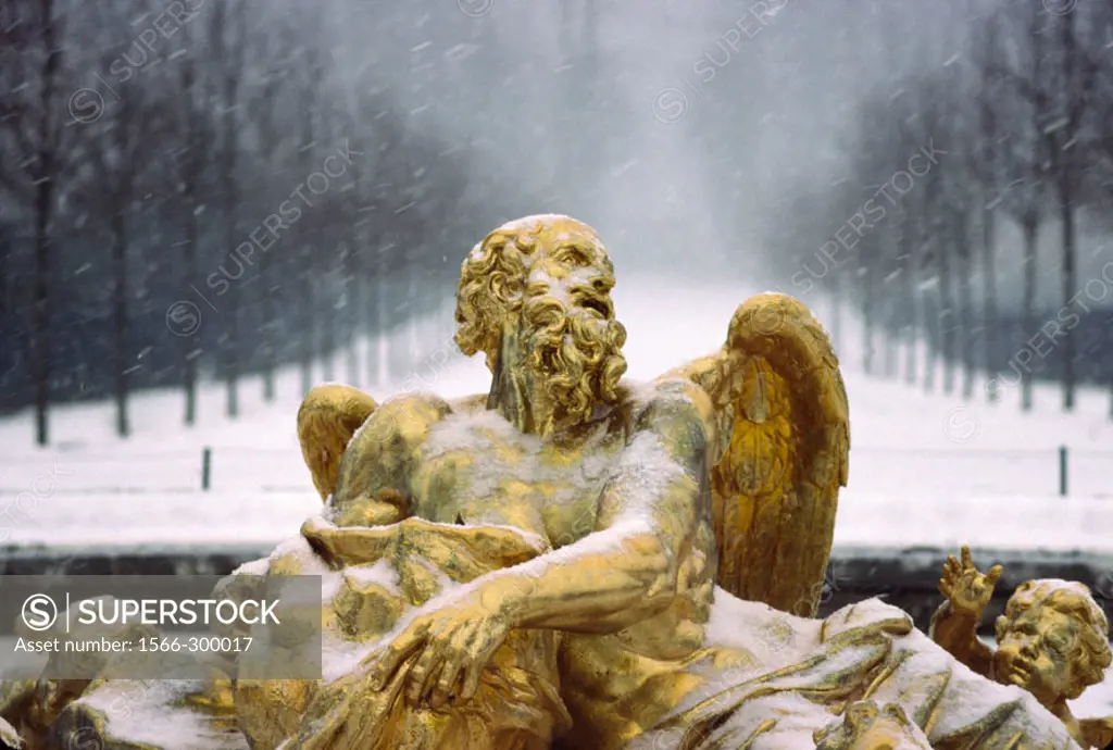 Versailles, castle, park, fountain, golden sculpture, winter, snowfall, France