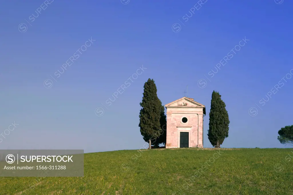 Little chapel called ´ Cappella di Vitaleta´, near Pienza. Orcia Valley (Val D´orcia). Tuscany. Italy.