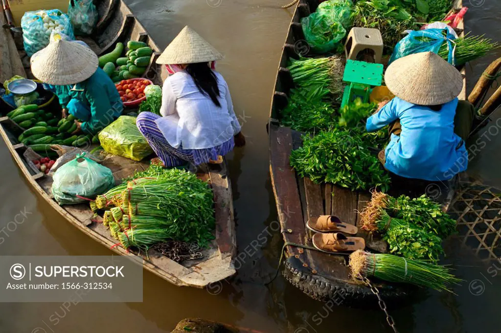 Floating Market at Pung Hiep, Mekong River, Mekong Delta, Vietnam.