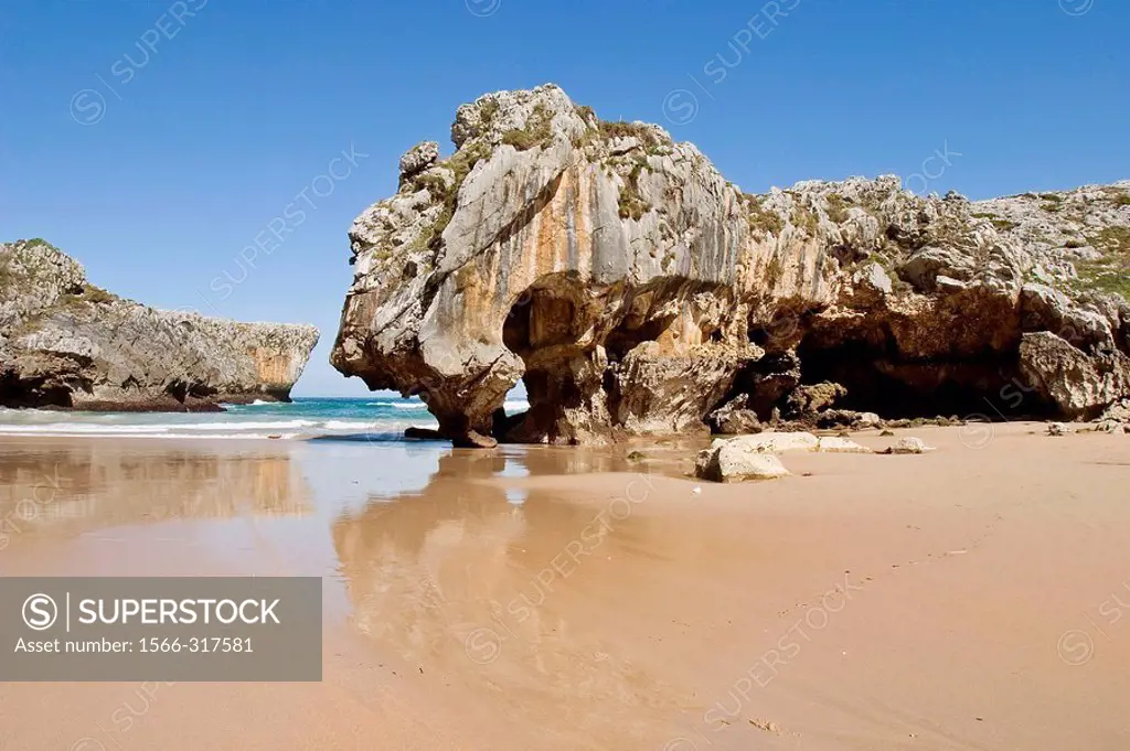 Cuevas del Mar beach, Cuevas, Llanes, Asturias, Spain