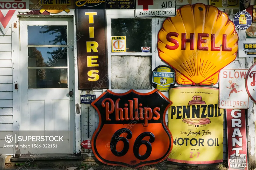 Preston´s Lincoln Highway Vintage Gas Station Museum. Belle Paine. Iowa. USA.