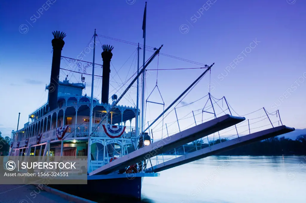 Paddlewheel Riverboat ´Julia Belle Swain´ on the Mississippi River. Evening. La Crosse. Mississippi River Valley. Wisconsin. USA.