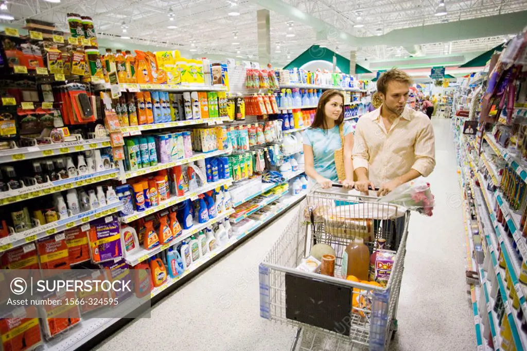 couple shopping in grand supermarket