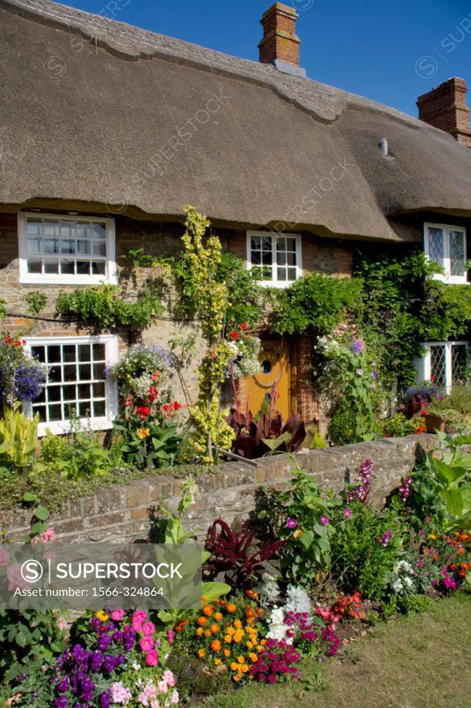 England, Sussex, Selsey, thatched cottage