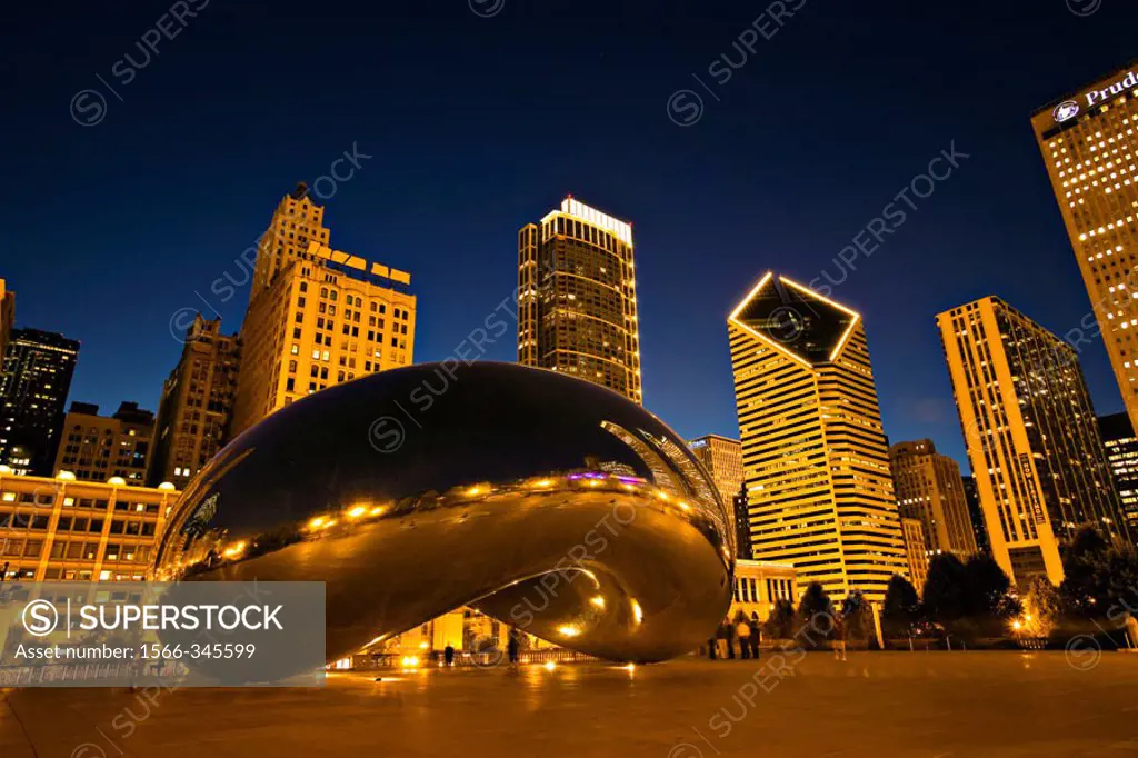 Illinois. Chicago. Cloud Gate sculpture in Millennium Park at night, city skyline, known as the Bean