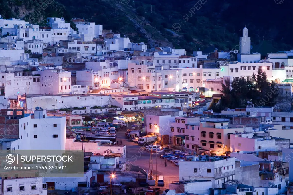 Morocco-Moulay-Idriss: Town View / Evening