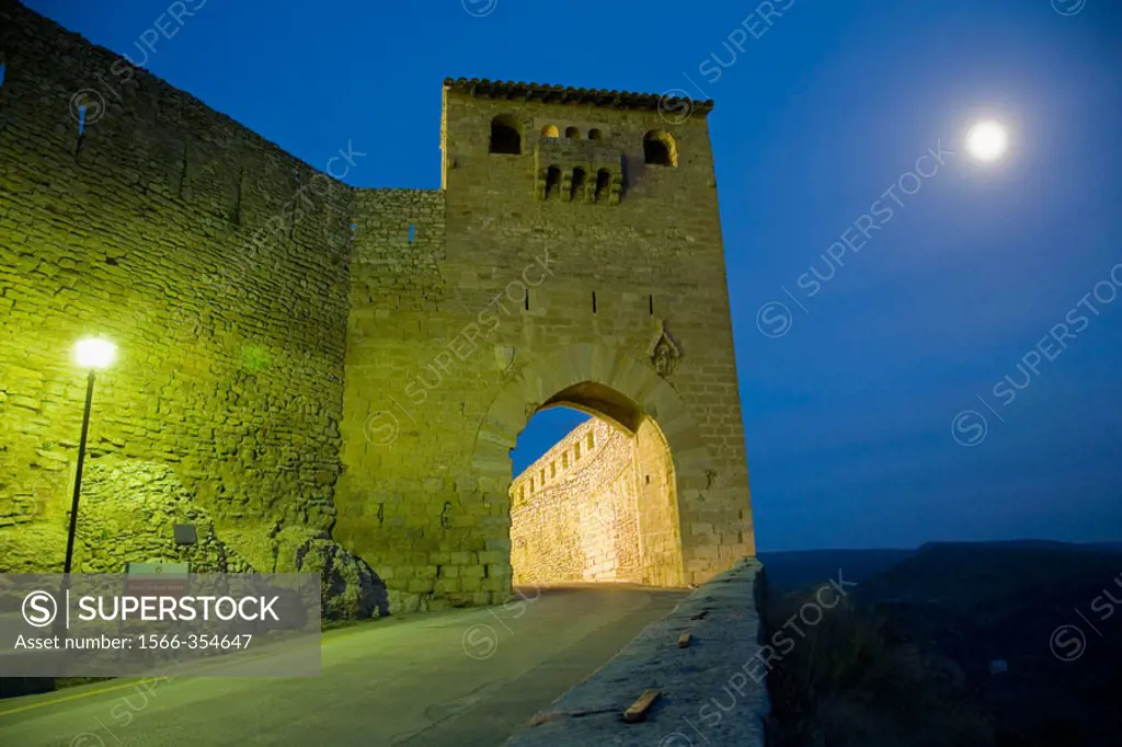 Portal de Sant Mateu and city walls at night. . Els Ports. Castellón province. Valencia. Spain