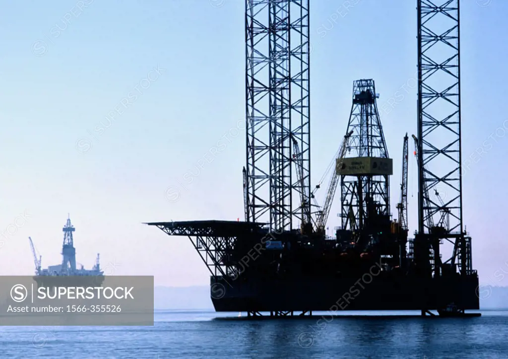 oil rigs off canada´s east coast