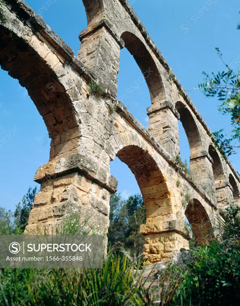 Roman aqueduct, also known as Pont del Diable (2th century A.D.). Tarragona, Catalonia, Spain